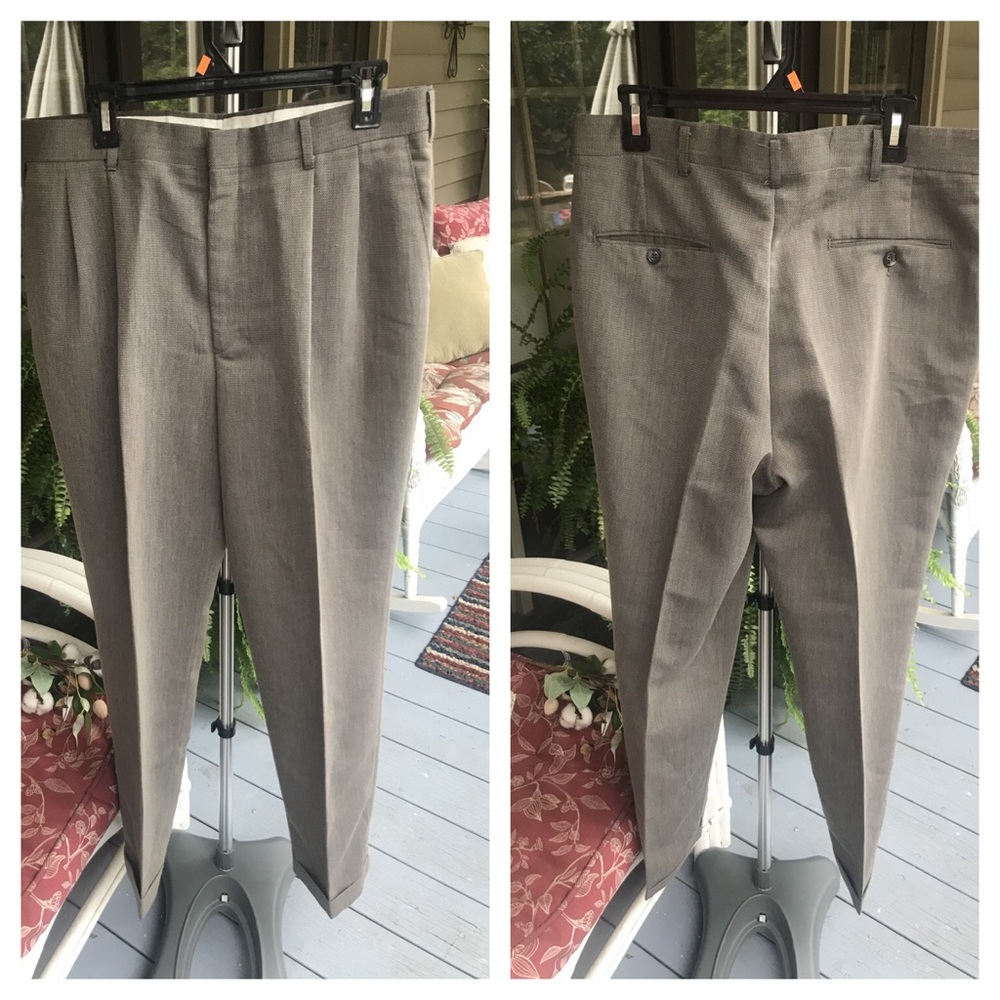 Men’s Haggar pleated slacks - SUPER NICE!